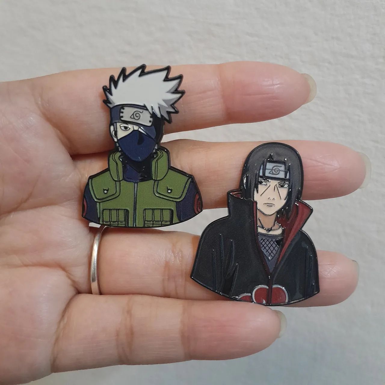 Kit 4 broche / Pin Naruto, Sasuke, Kakashi e Itachi  - Foto 5