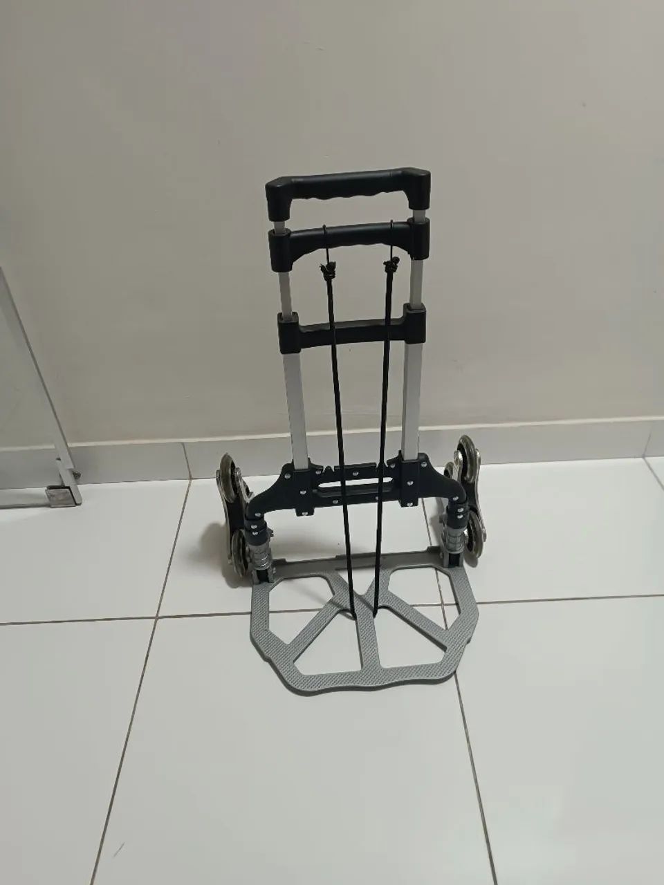 Vendo carrinho de carga que sobe escada 