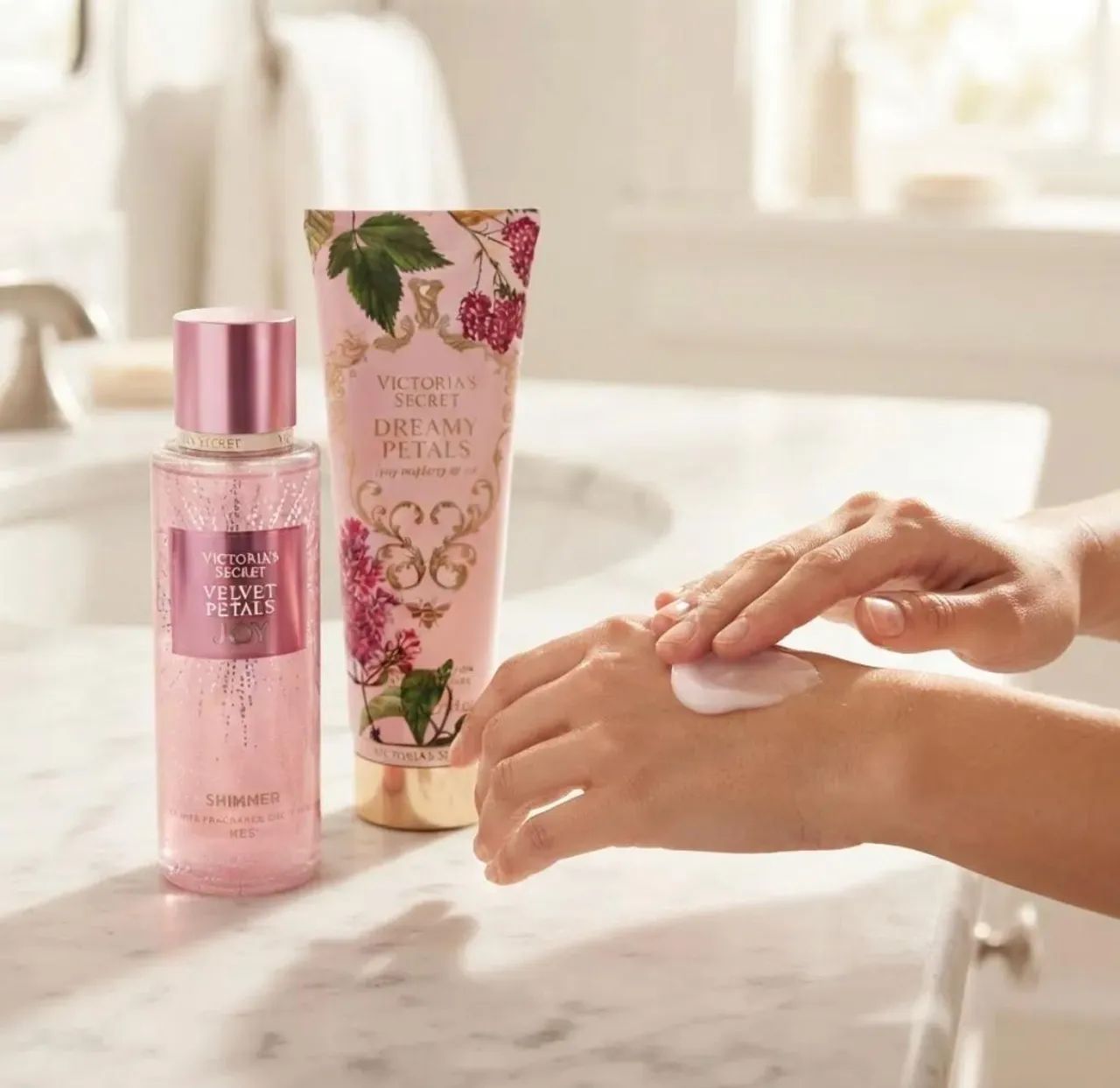 Kit Victorias Secret - Body Splash e Body Lotion - Foto 2
