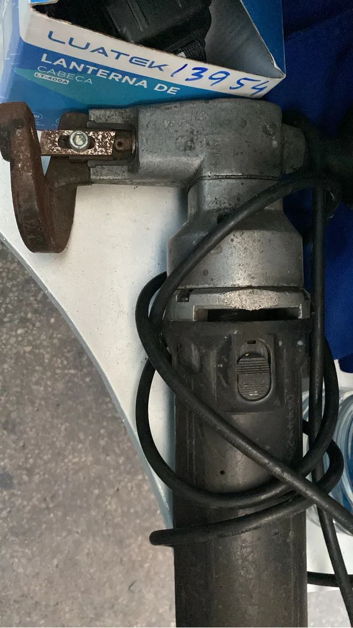 Vende-se tesoura de cortar chapas 