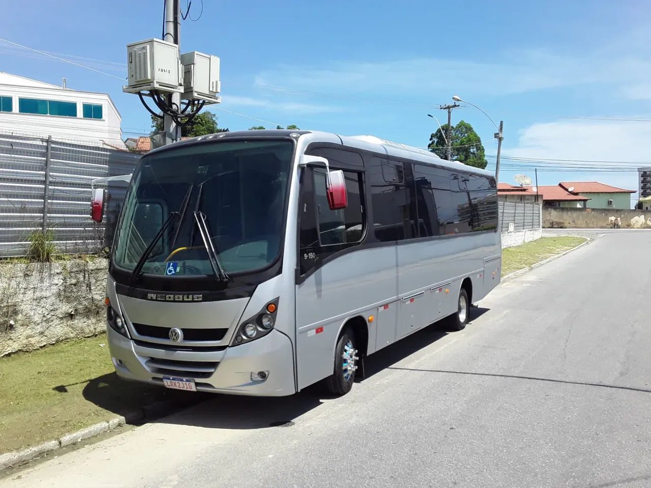 Micro-ônibus com banheiro 