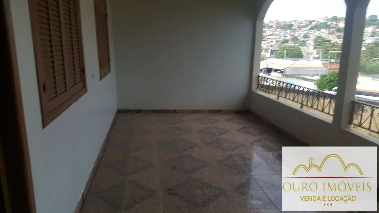 Casa de 03 quartos com varanda e 02 vagas de garagem - Foto 2
