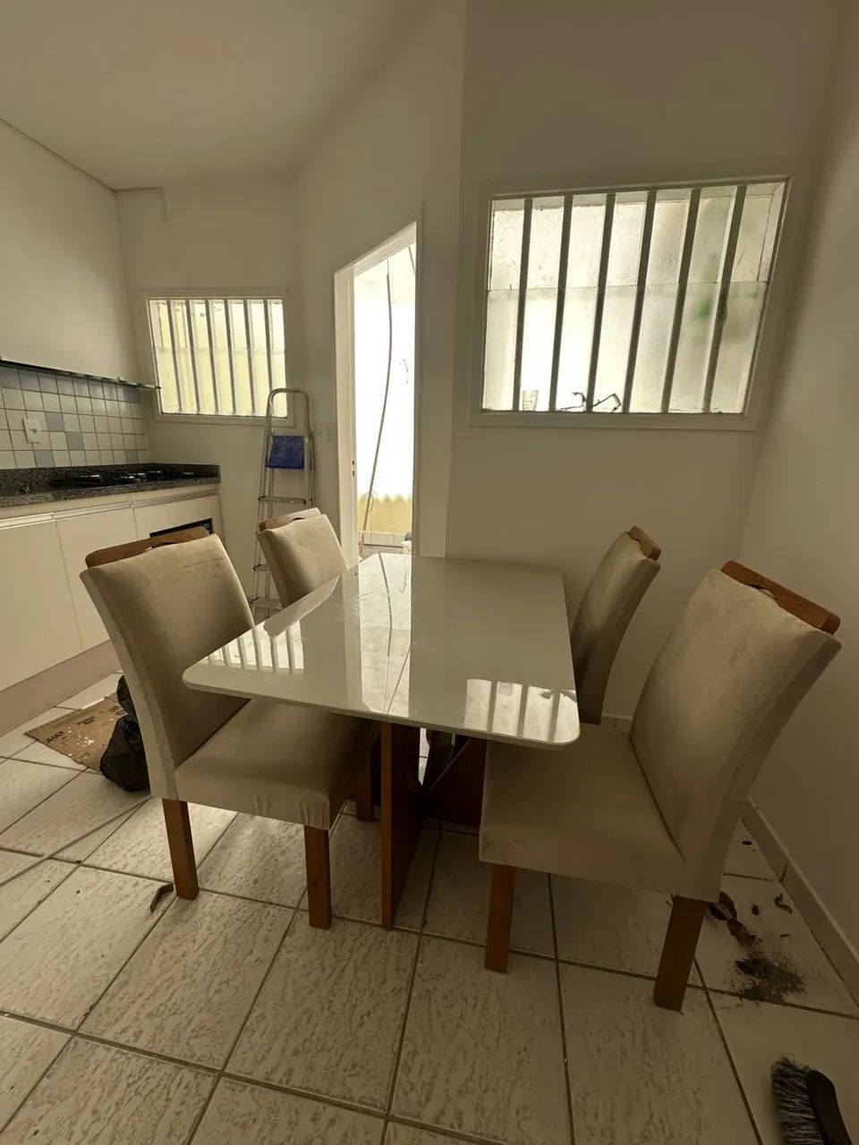 Mesa com 4 cadeiras - Foto 2