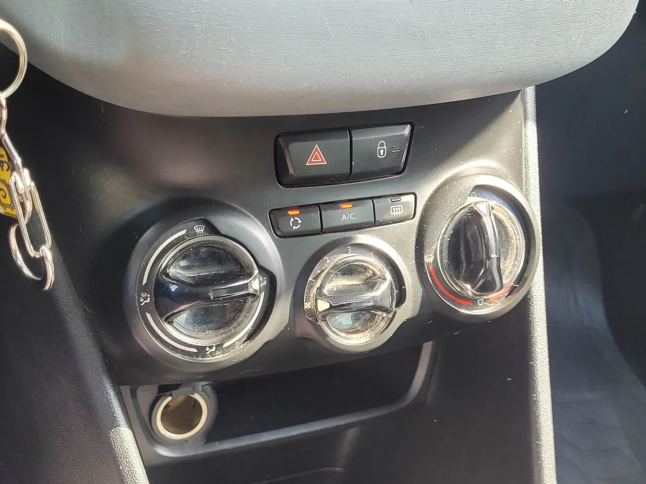 Peugeot 208 Active/active Pack 1.5 Flex 8V 5P 2014 - Foto 5