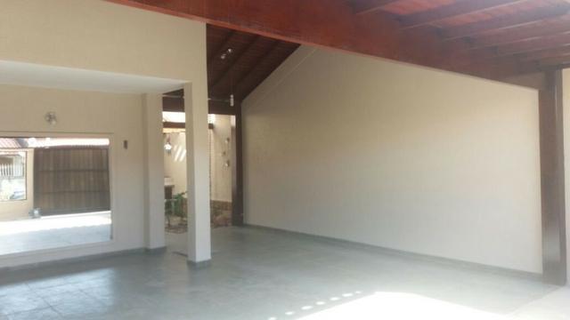 Belissima casa em Iguaba Grande com 3 quartos e piscina - Foto 3