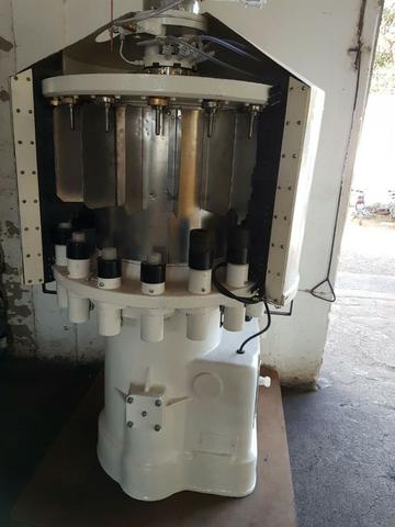 Máquina de engarrafar cerveja e refrigerante