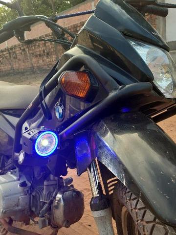 Protetor e farol auxiliar azul