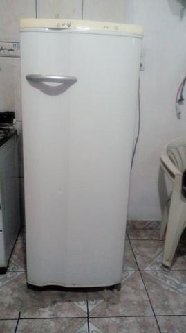 Vendo ou troco geladeira de preferência por notbook ou celular