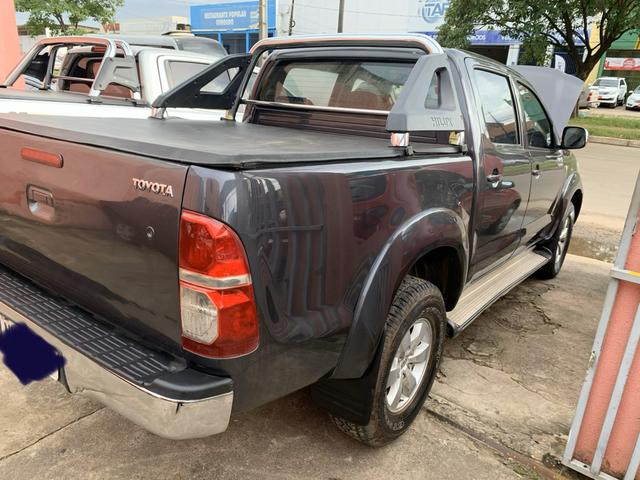 Vendo Hilux srv 3.0 2011 manual 4x2 - Foto 7
