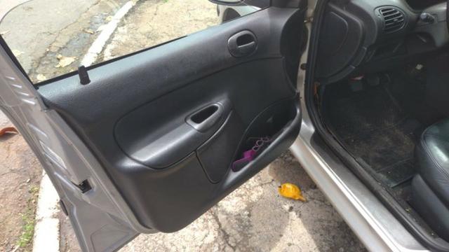 Peugeot 206 ano 2001 - Foto 7