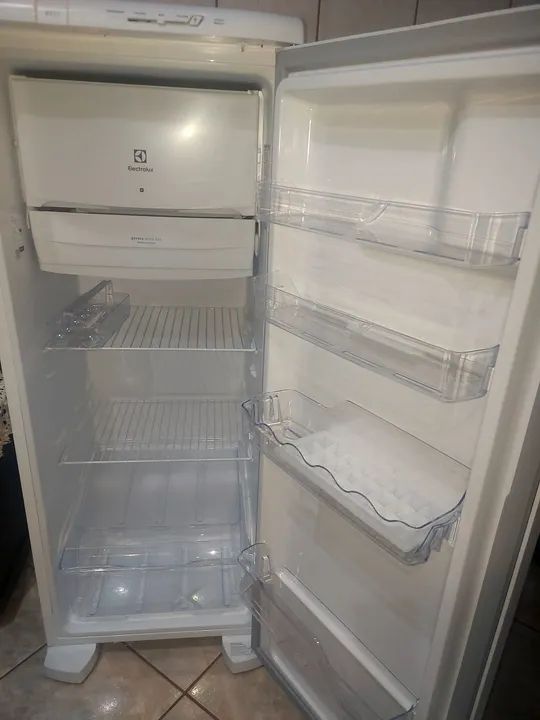 Geladeira Electrolux na garantia de fábrica 