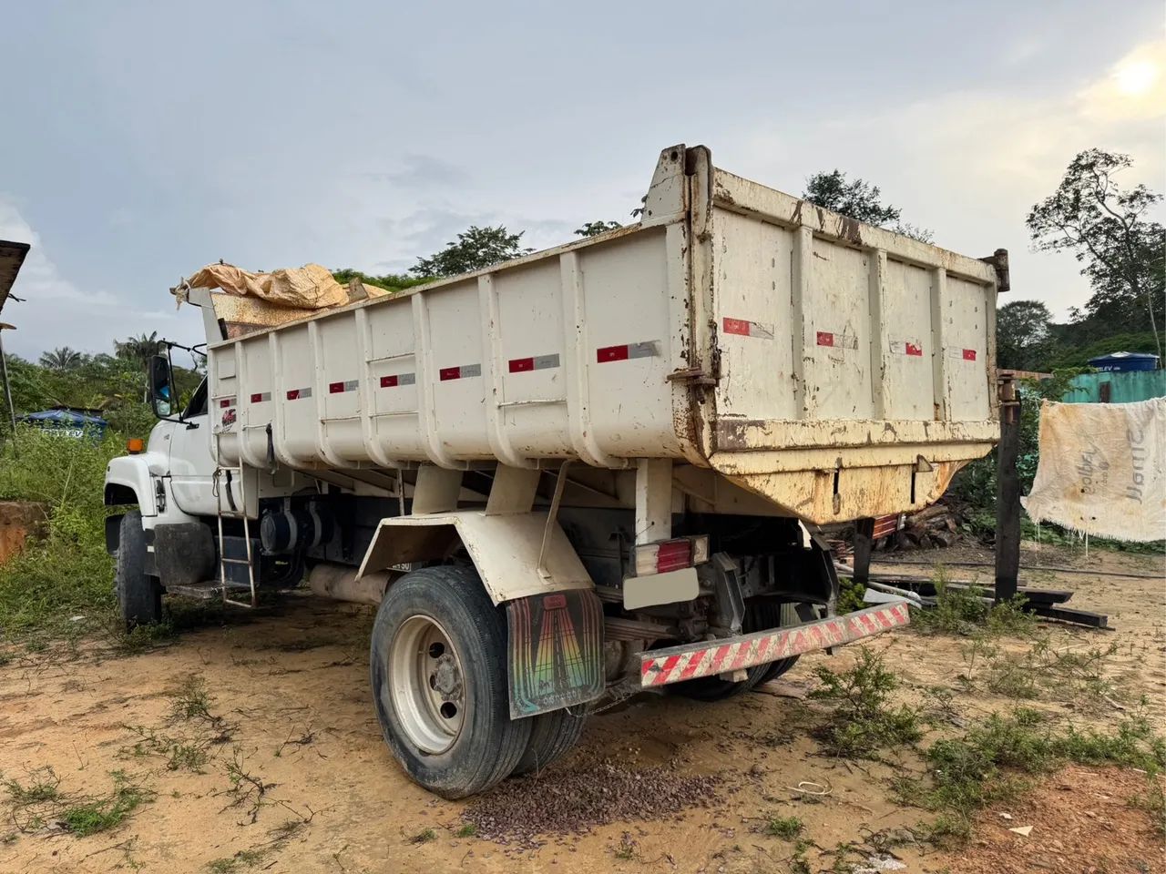 Caçamba GMC 2001 com basculante 7m³ - Foto 4