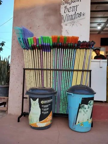 Vendo expositor de vassouras 