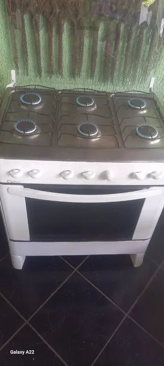 Fogão 6 Bocas com Forno Esmaltec acedimento manual 