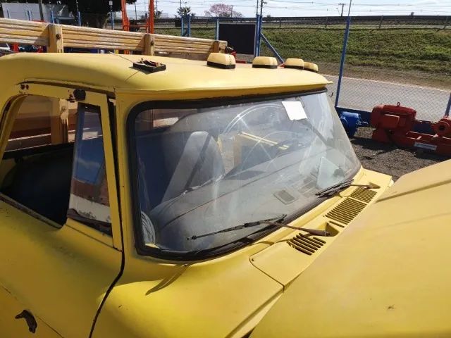 cabine de caminhão  dodge d750, também tenho chassi com documentos - Foto 4