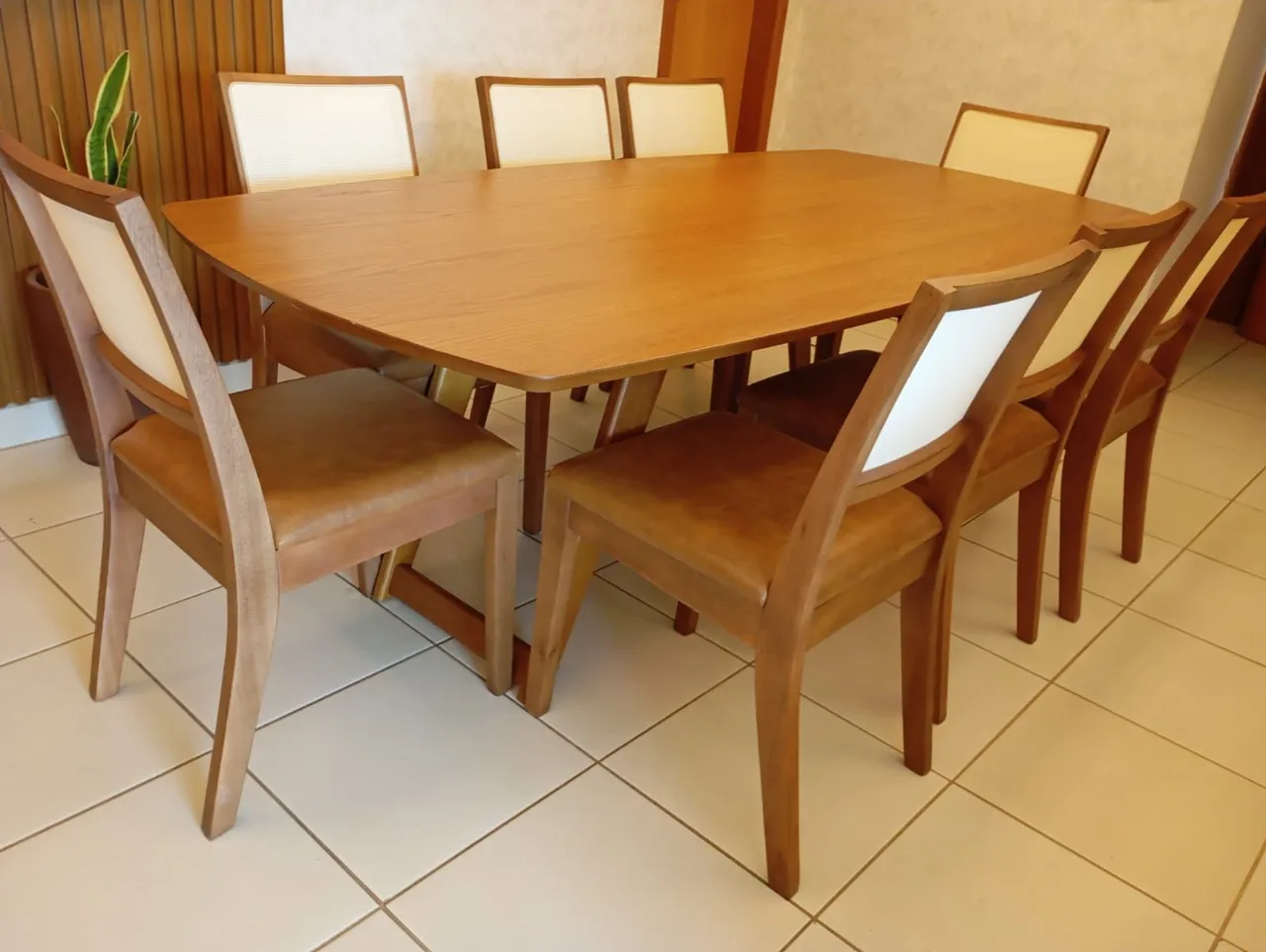 Mesa de Jantar em Madeira Maciça 8 lugares