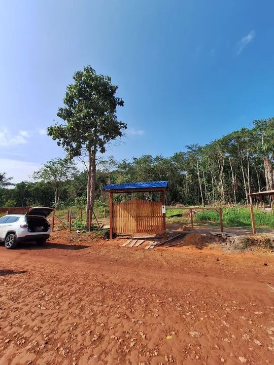Sítio com portão de madeira e área verde - Foto 4