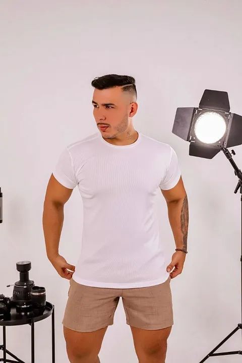 T-shirt Básica Long Line Masculina - Foto 4