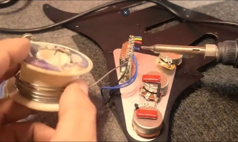 Manutenção, Guitarra e outros instrumentos de cordas.