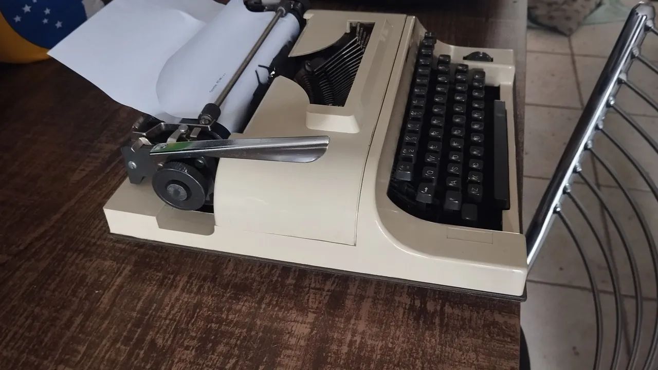 Máquina de escrever 64650960091265121