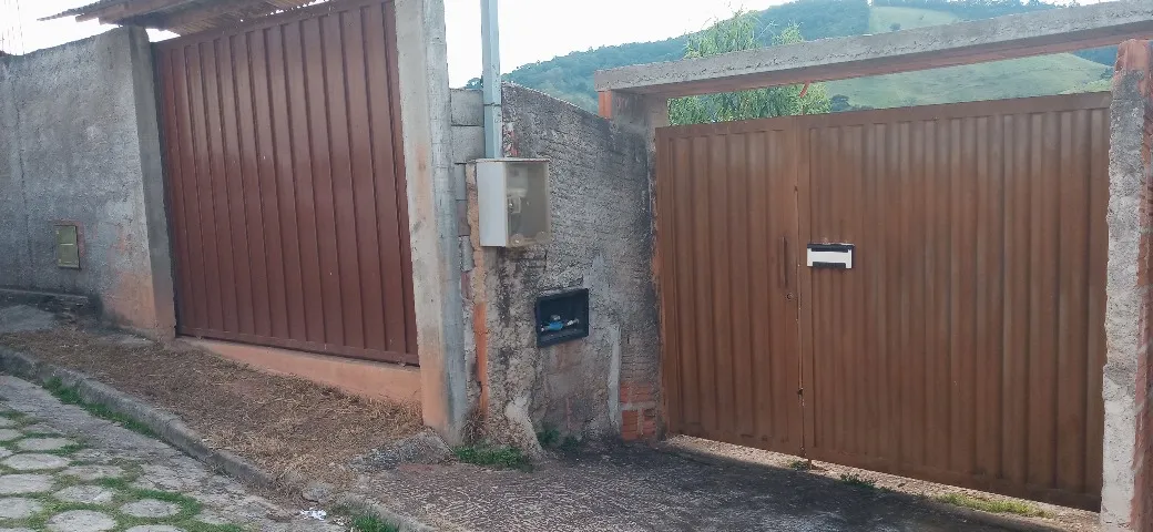 C387 - Casa com dois dormitórios em bairro residencial