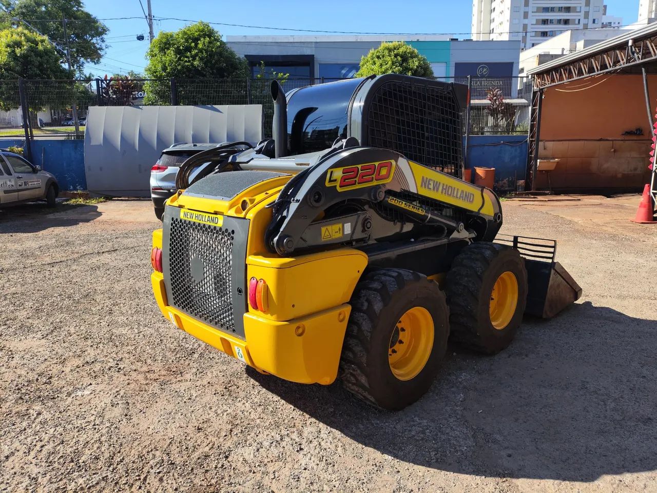 Mine Carregadeira New Holland L220 - Foto 3