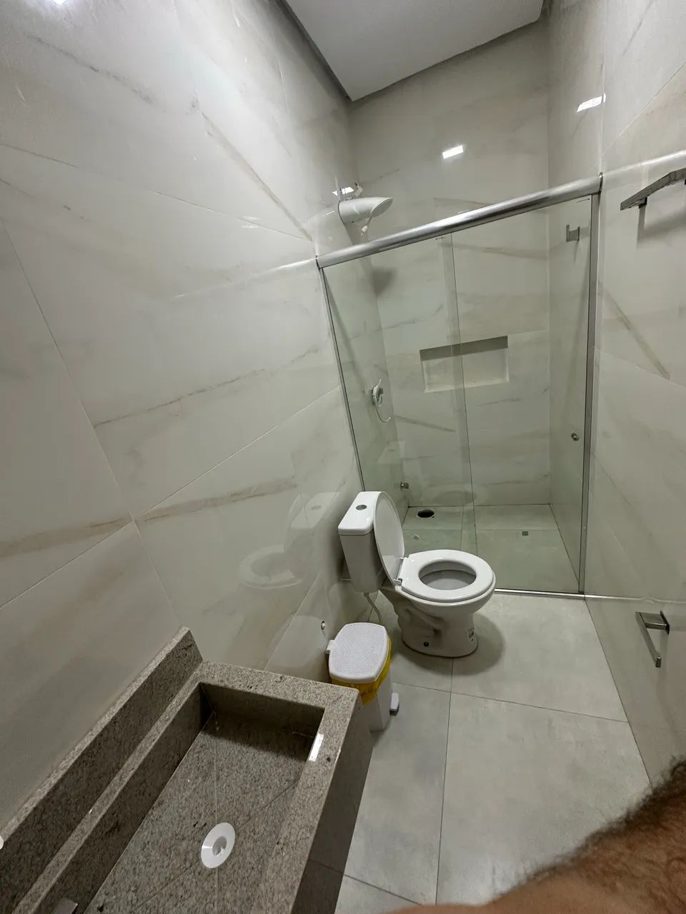 ALUGO APTO POR TEMPORADA - LOCALIZAÇÃO CENTRAL PERTO DE TUDO - Foto 2