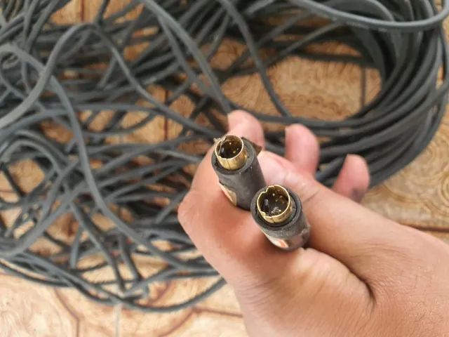 Cabos para Filmadoras com Saida de Vídeo S Video 30 metros cada