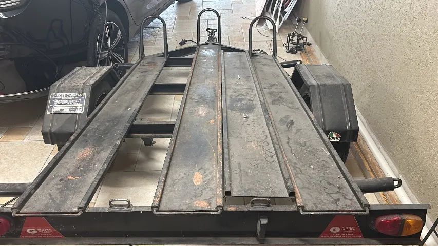 Carretinha para até 3 moto marca Guedes seminova