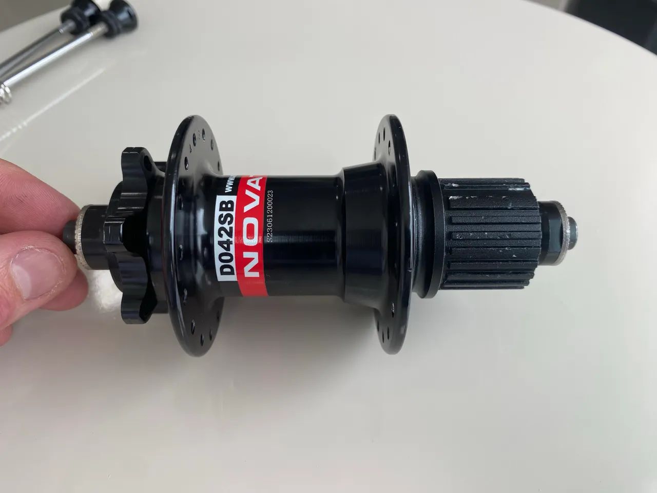 Par cubos novatech padrão shimano 12v MS eixo qr  - Foto 2