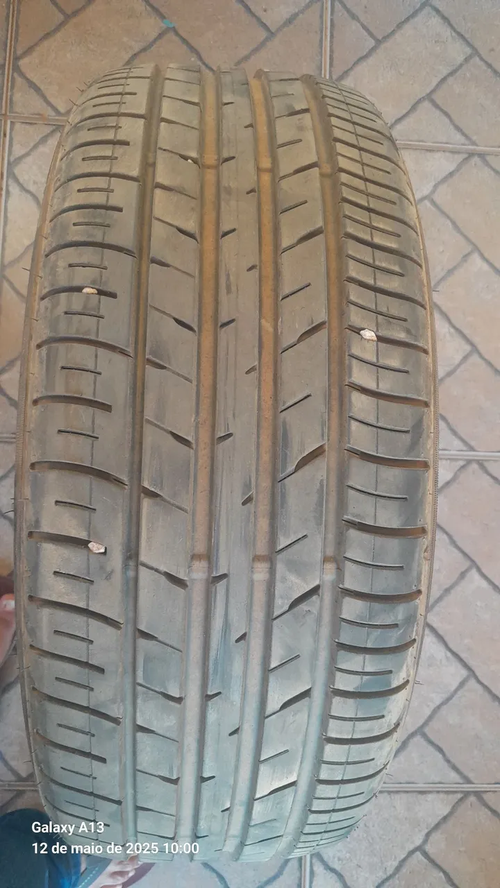 PNEU 215/50/17