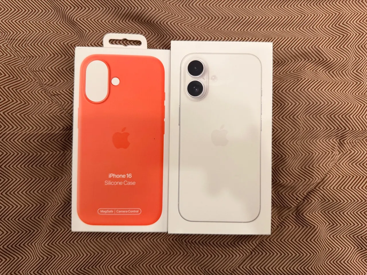 iPhone 16 256GB Branco Nacional Chip Físico Nota Fiscal + Capa Original Apple!!!