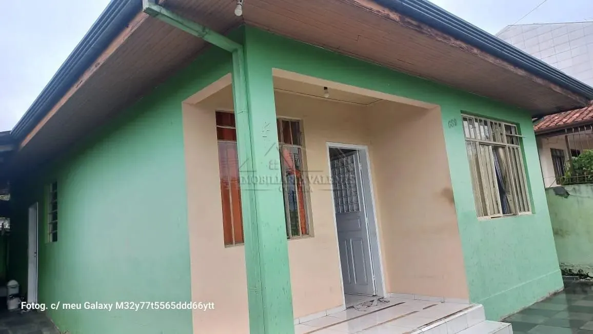 Casa Térrea com 4 Dormitórios, Cozinha Integrada, Churrasqueira e Garagem para 5 Carros, T