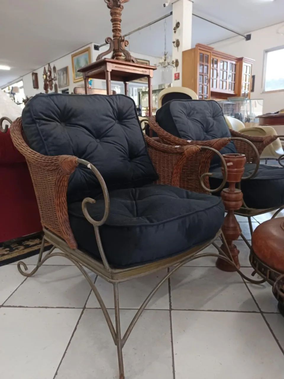 Par de Poltronas em ferro todo trabalhado artesanal - Foto 4