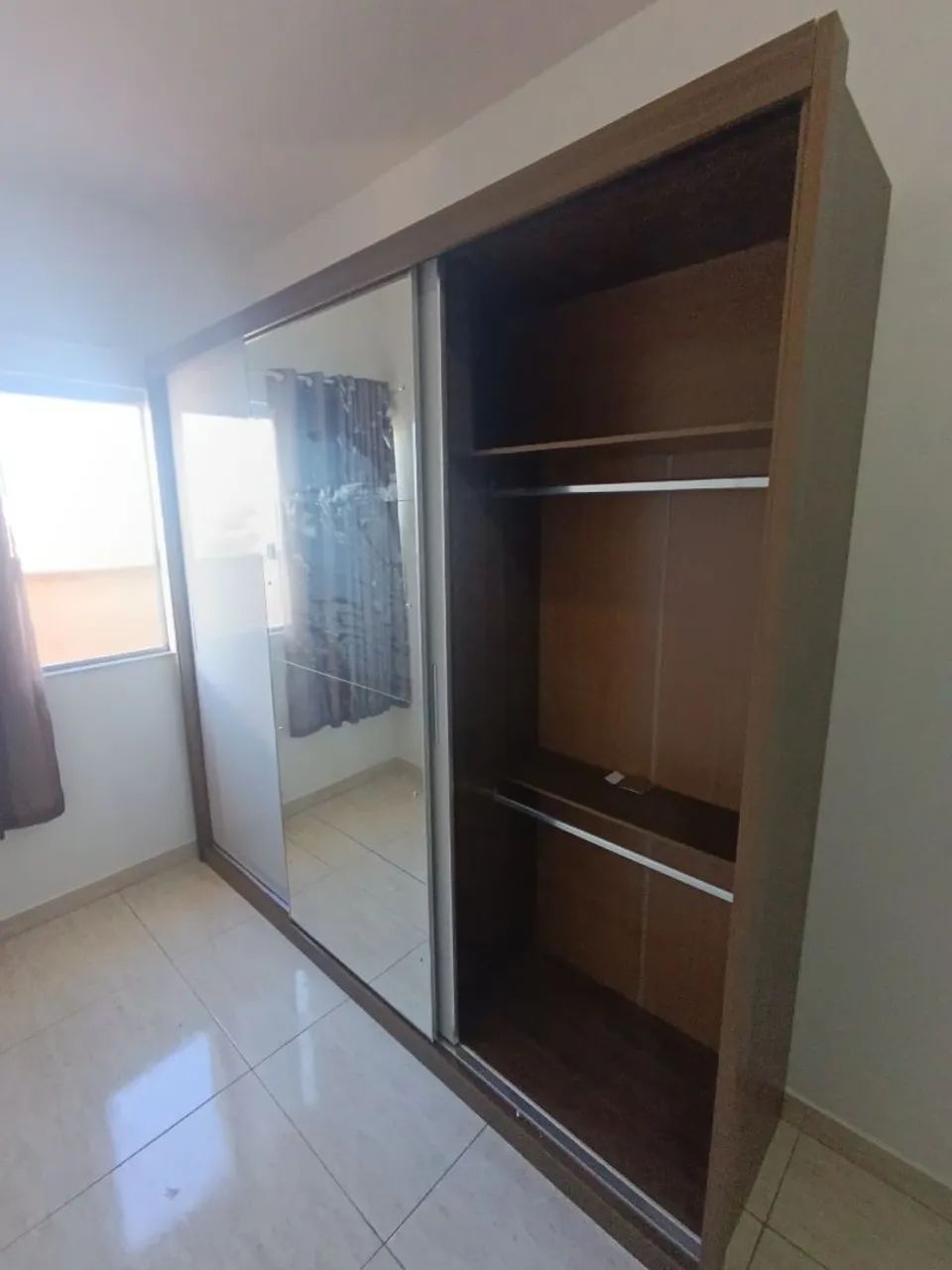 Guarda-Roupa de correr com espelho de casal grande MDF  - Foto 2