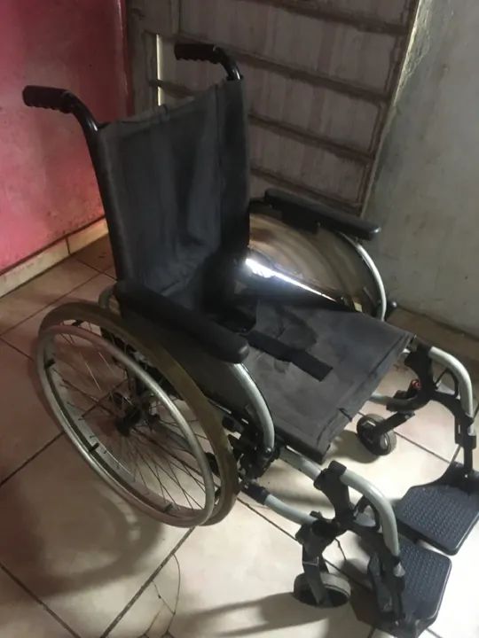 Cadeira de rodas  - Foto 3
