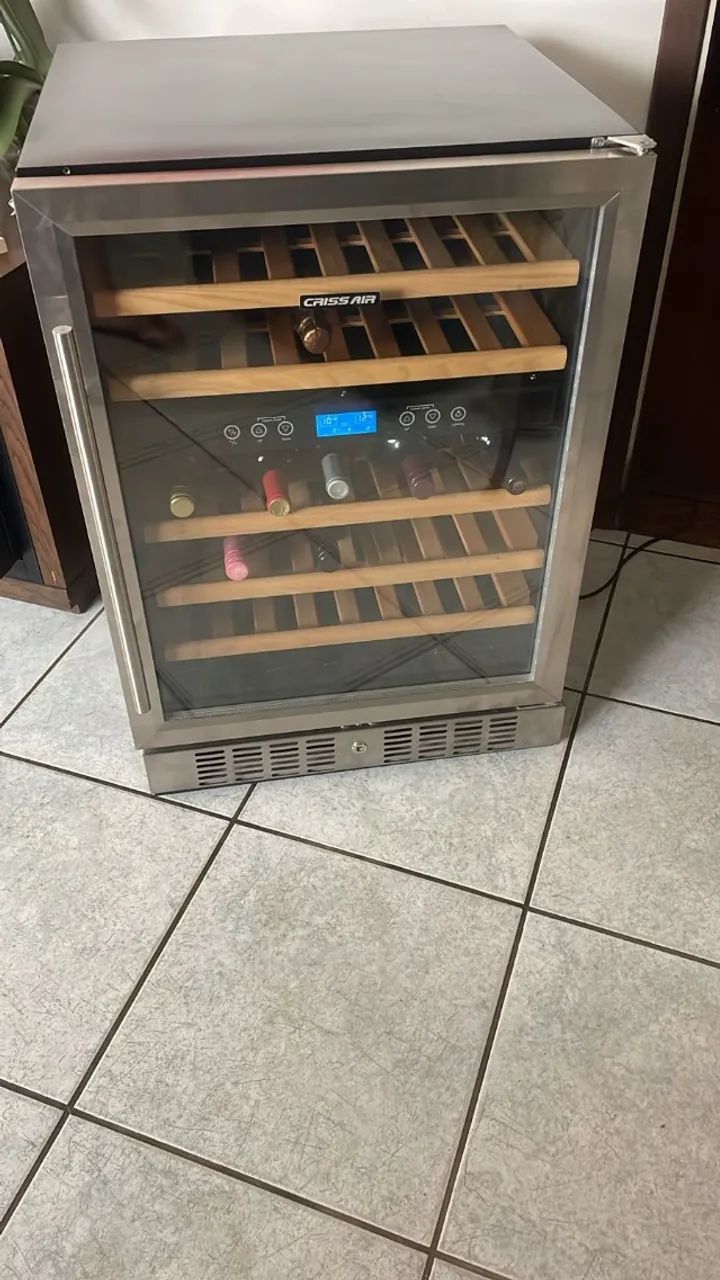 Adega Duo CRISSAIR para 46 garrafas. Revisada e em estado de nova!