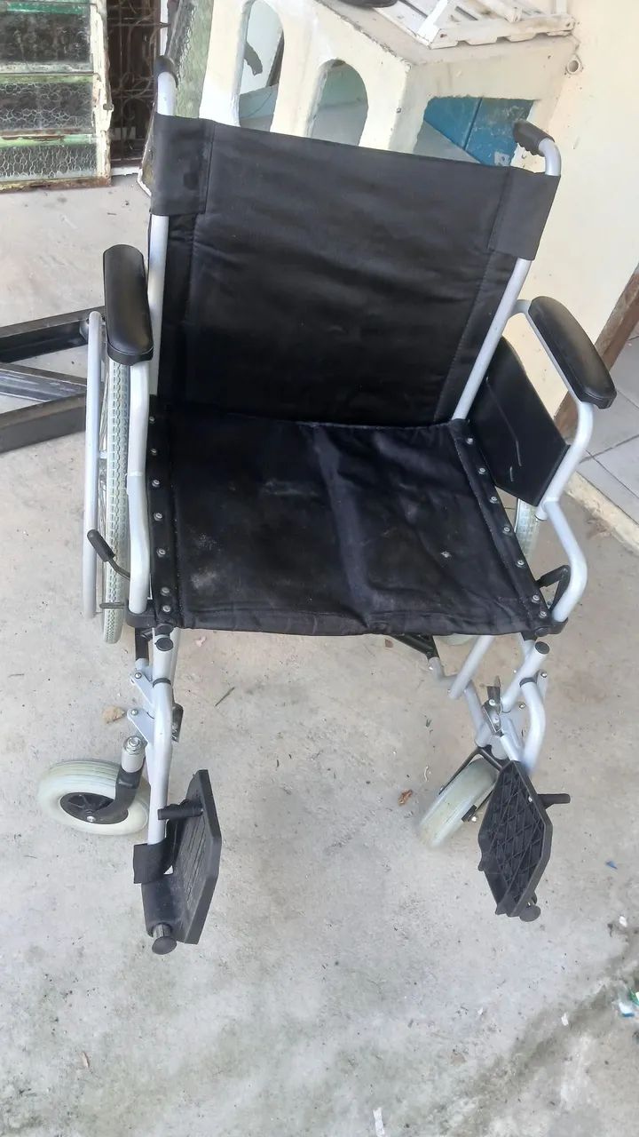 Duas Cadeiras de Rodas e um andador - Ótimas condições! - Foto 5