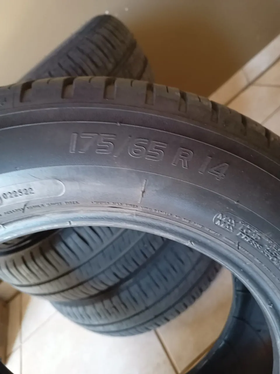 4 pneus Michelin 175/65R14