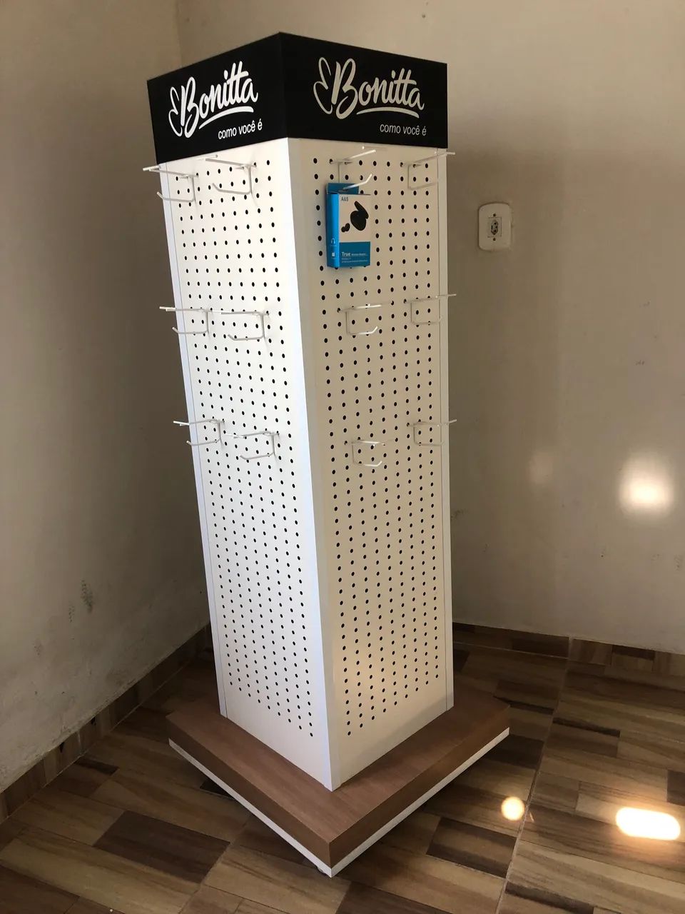 Expositor de Loja com Rodinha em MDF e Metal+ 34 Ganchos - Foto 2