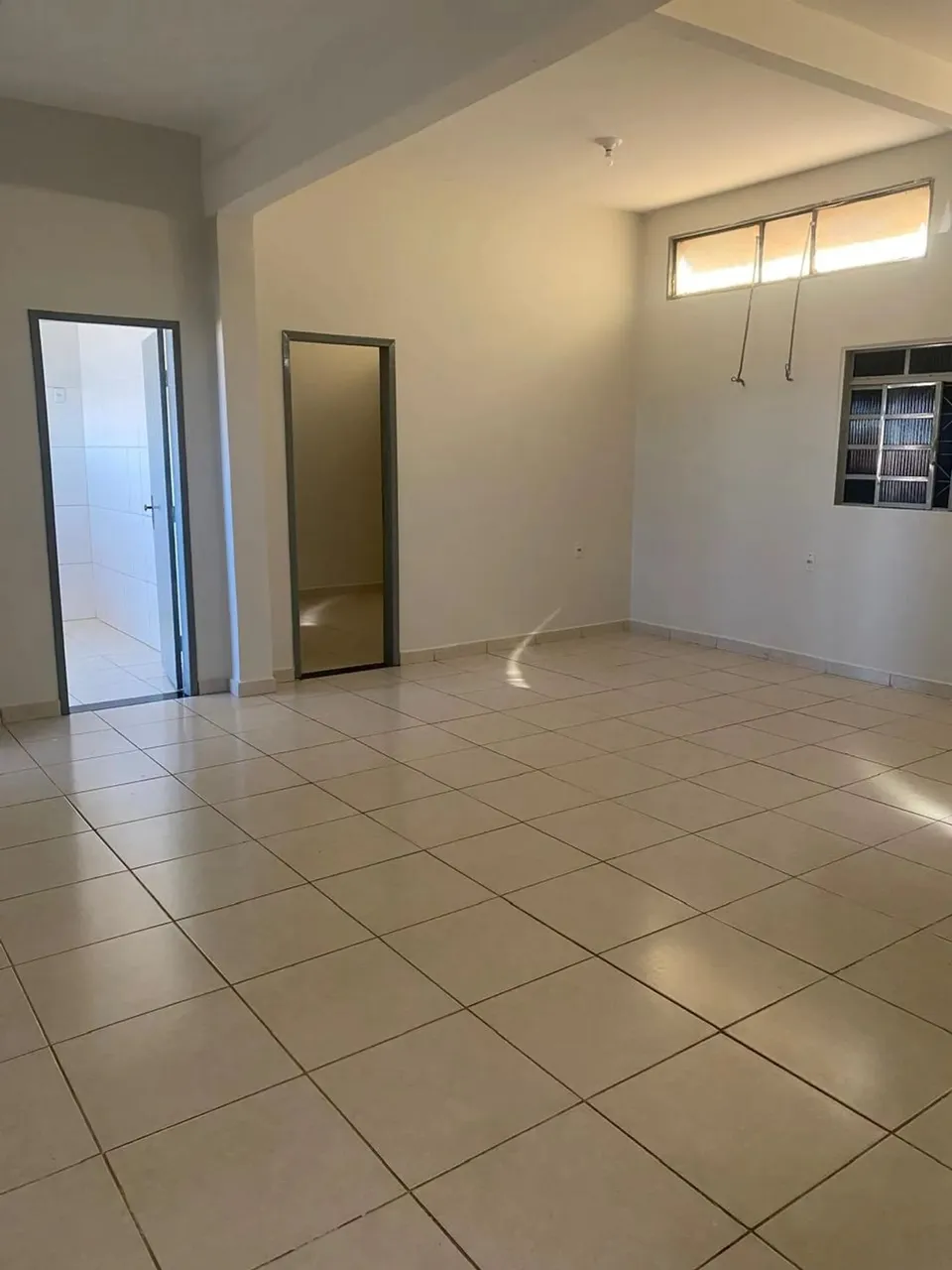 Imóvel para aluguel tem 90 metros quadrados com 3 quartos