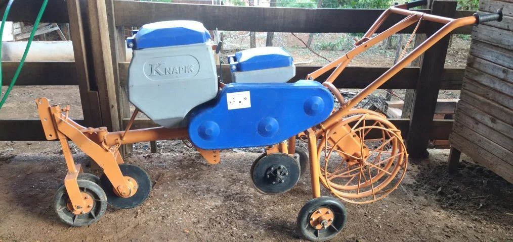 Plantadeira Adubadeira de 1 Linha KNAPIK tração animal - Foto 2