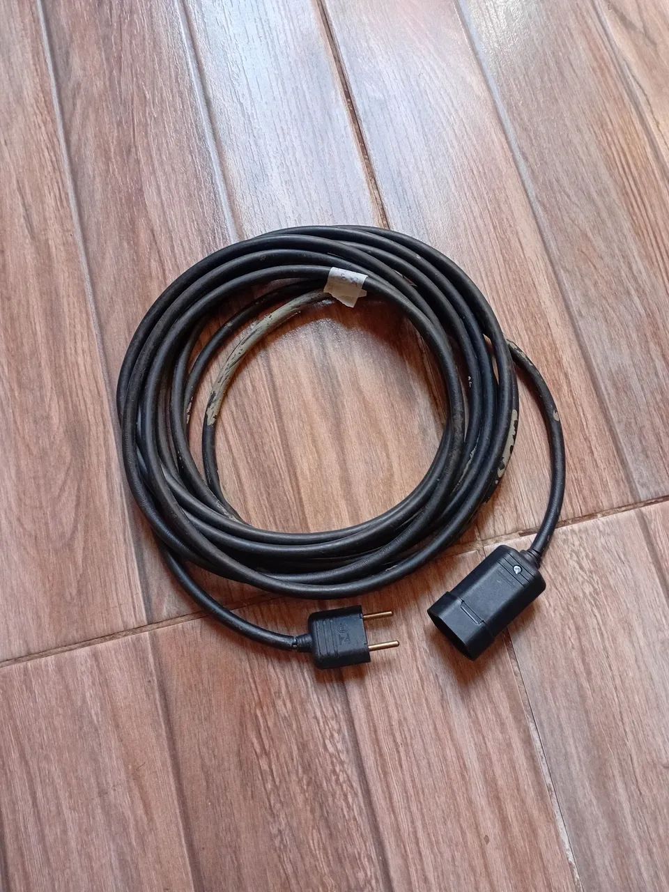 Electrical extension for tools64168499533185123