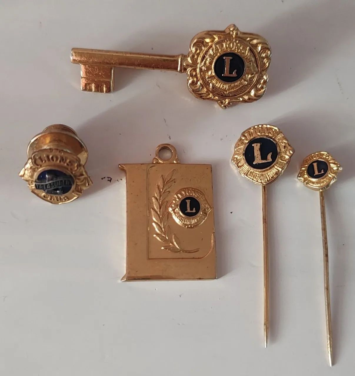 Coleção Vintage com Broches e Pins Lions Club - Foto 2