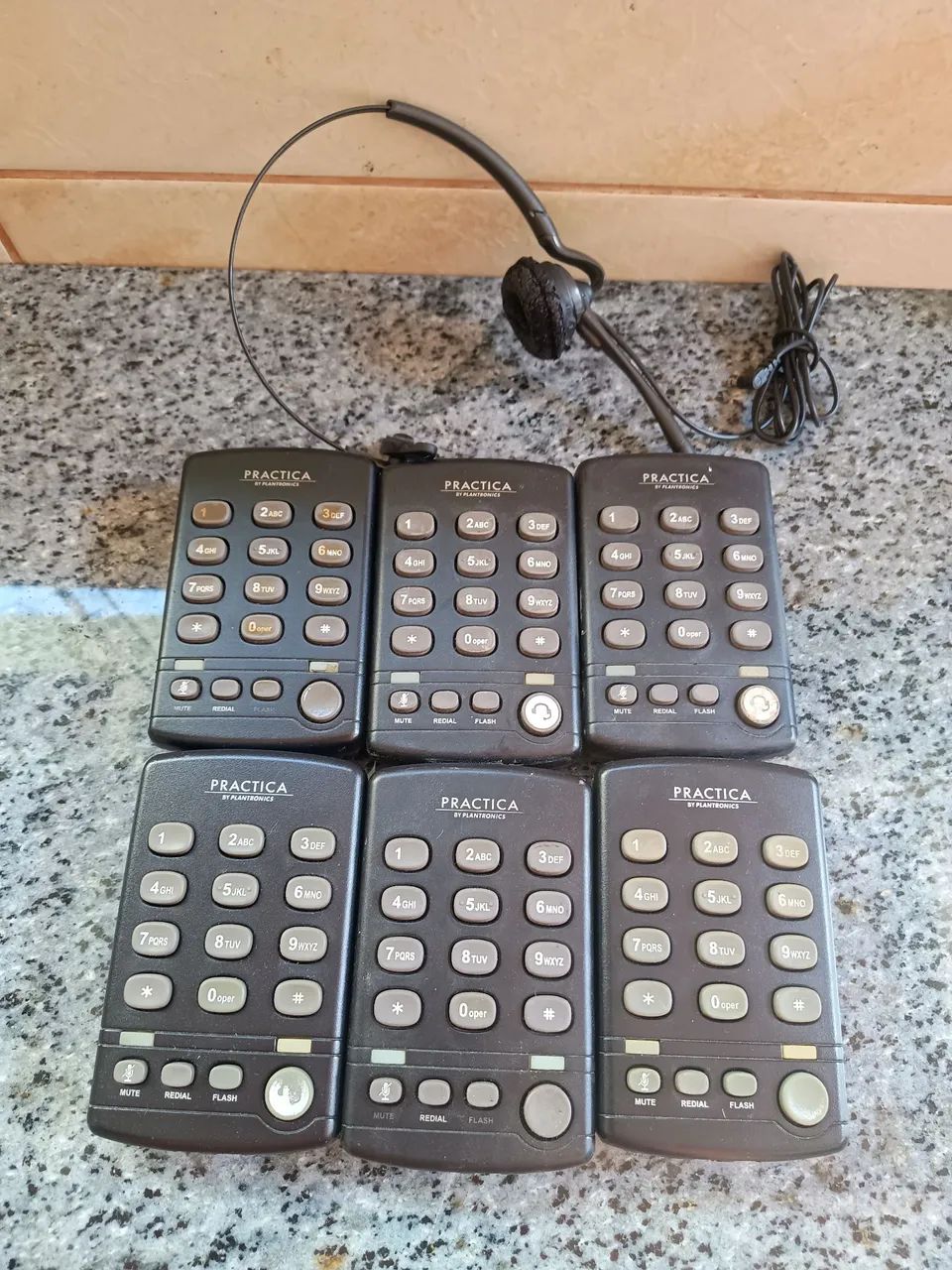 Vendo lote com 26 telefones headset sendo 20 Intelbras hsb 50 e 6 Practica T110. Leia. - Foto 6