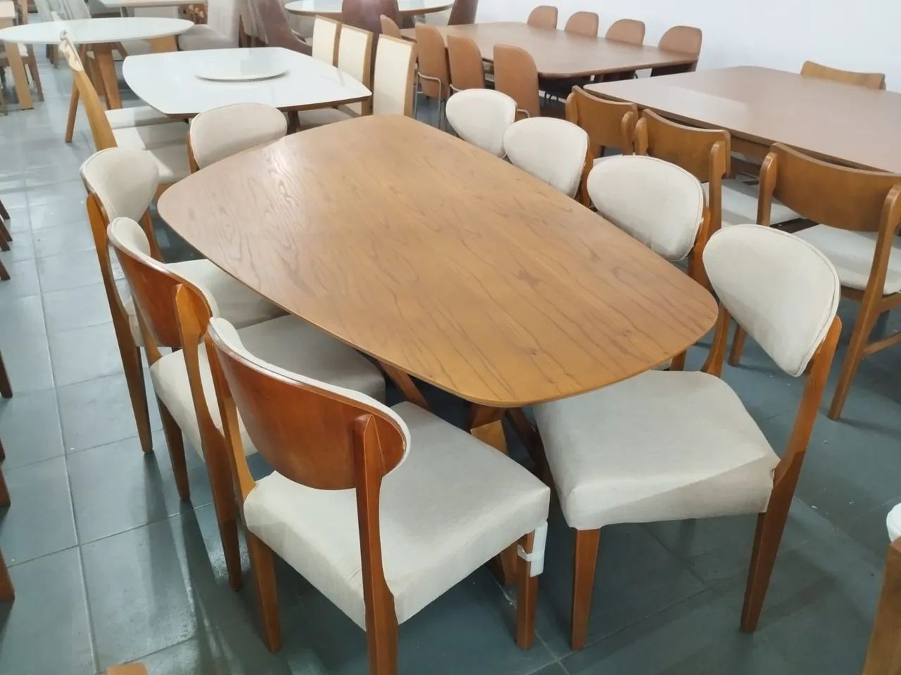 Mesa de Jantar em Madeira Maciça - 8 Cadeiras - Foto 5
