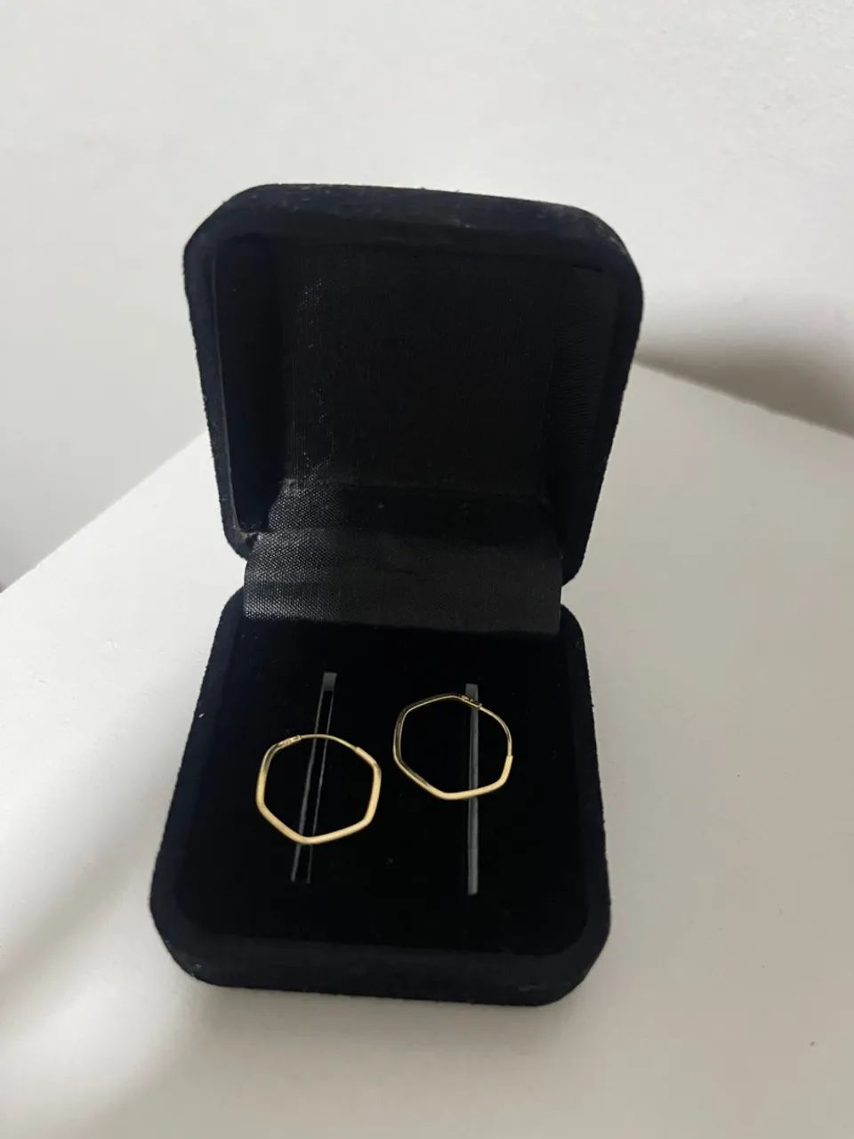 Brincos de Ouro 18k Hexágono/Tem conversa.