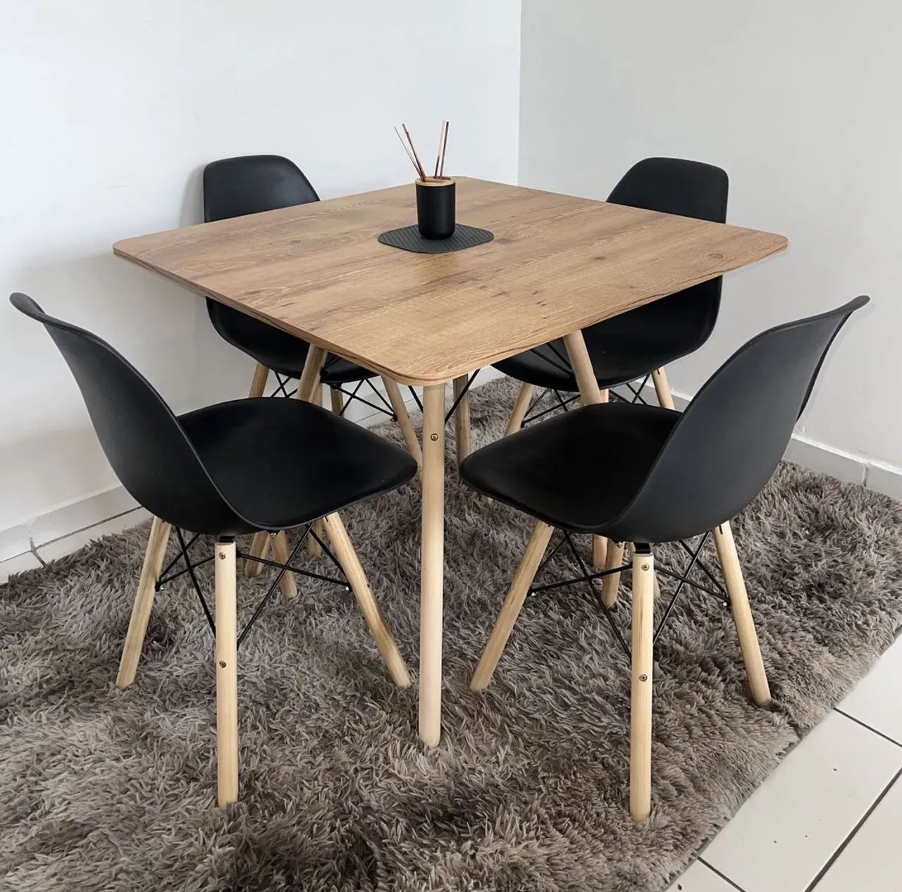 Mesa de Jantar Quadrada com 4 Cadeiras Eames Eiffel - Foto 3
