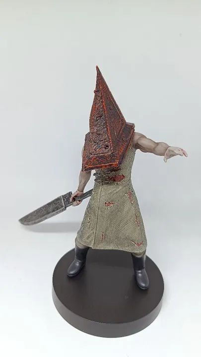Boneco Colecionável do Pyramid Head Silent Hill 2 novo original  - Foto 2
