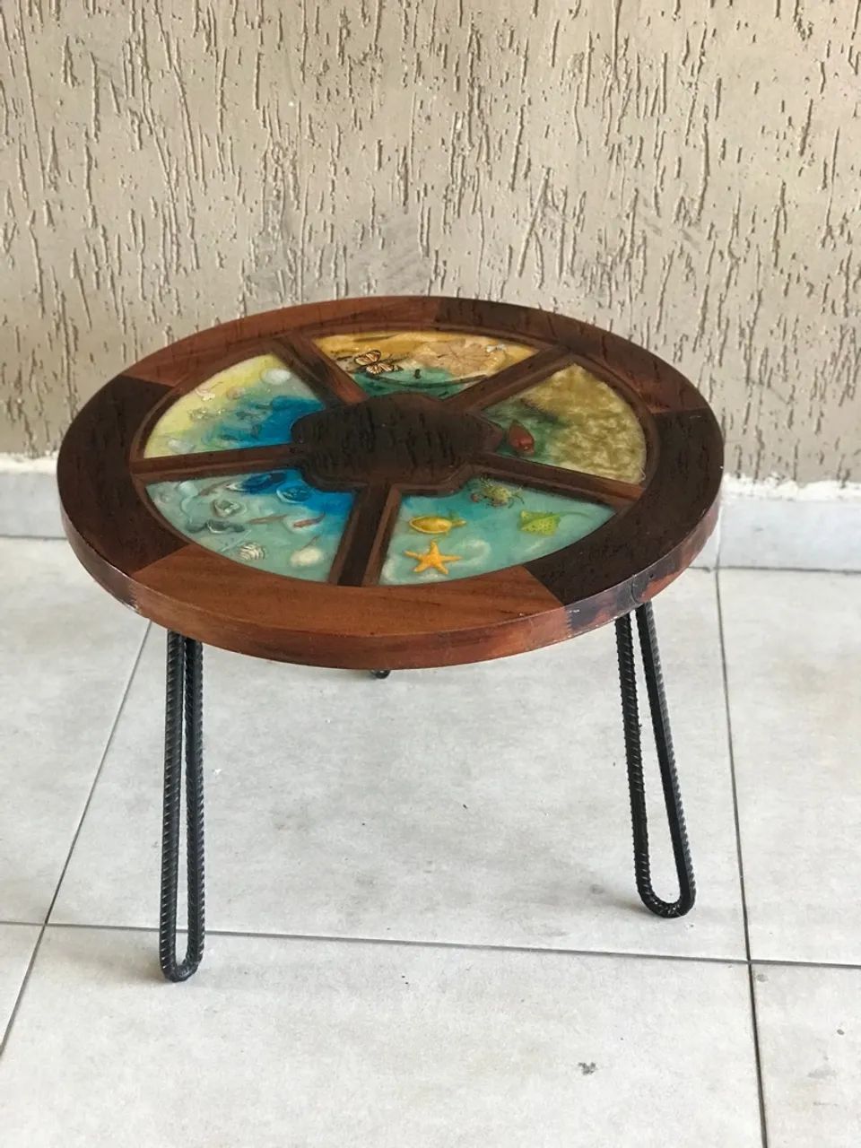 Mesa de Centro com Tampo de Resina Epóxi